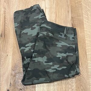 Women’s Eddie Bauer Green and Brown Ankle Cropped Pants